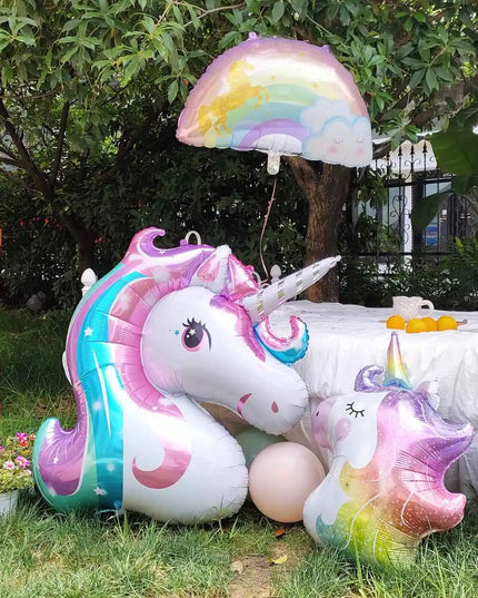 Pastel mane detail in pink, lilac, yellow, mint green and light blue