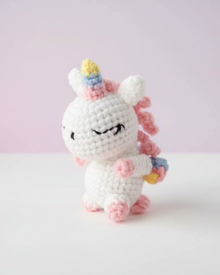 amigurumi unicorn plush - white-bg