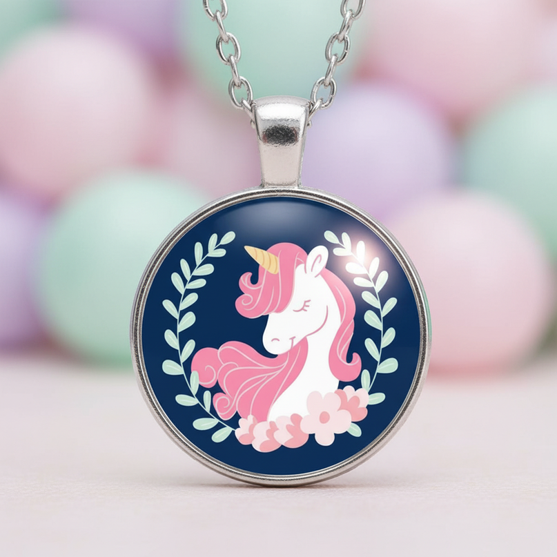 beautiful unicorn necklace - detail