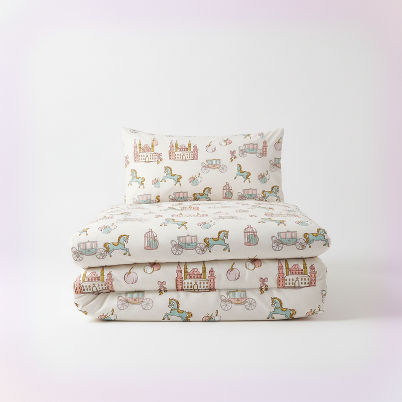 carriage castle allover unicorn bedding - white-bg