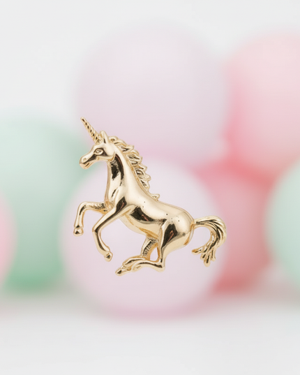 charging unicorn necklace - detail