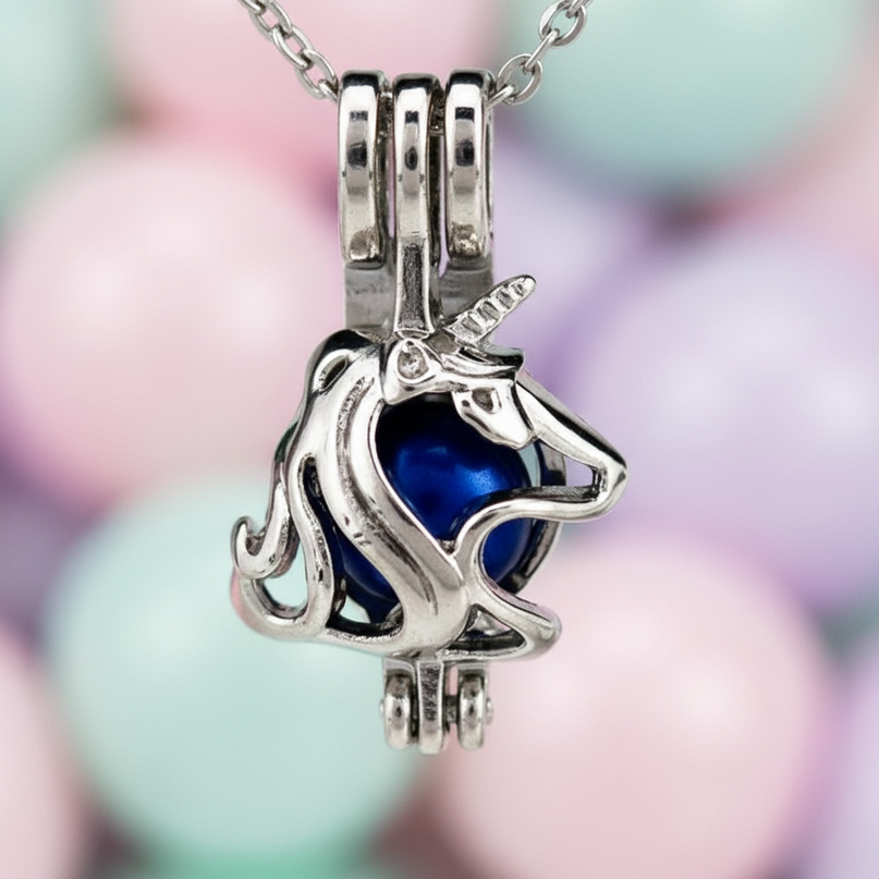 geometric unicorn head necklace - detail