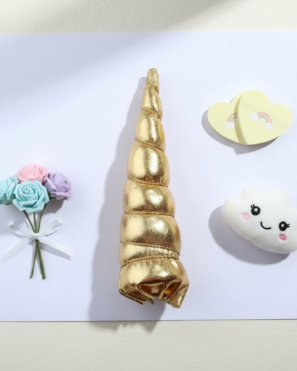 gold unicorn horn party pack - flat-lay