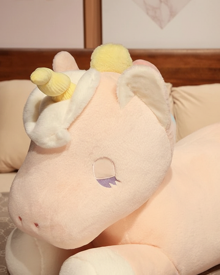 lying unicorn plush toy - detail