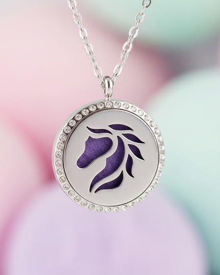 medallion unicorn necklace - detail