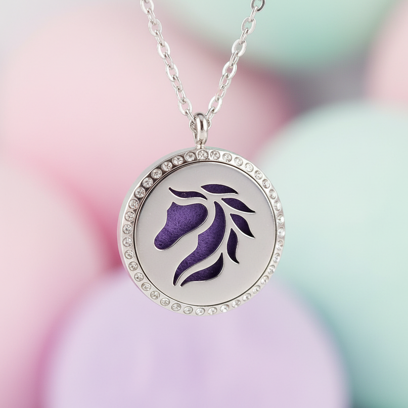 medallion unicorn necklace - detail