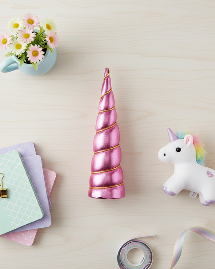 pink unicorn horn diy set - flat-lay