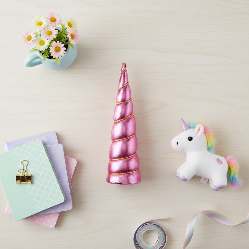pink unicorn horn diy set - flat-lay