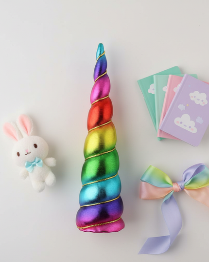 rainbow craft unicorn horn set - flat-lay