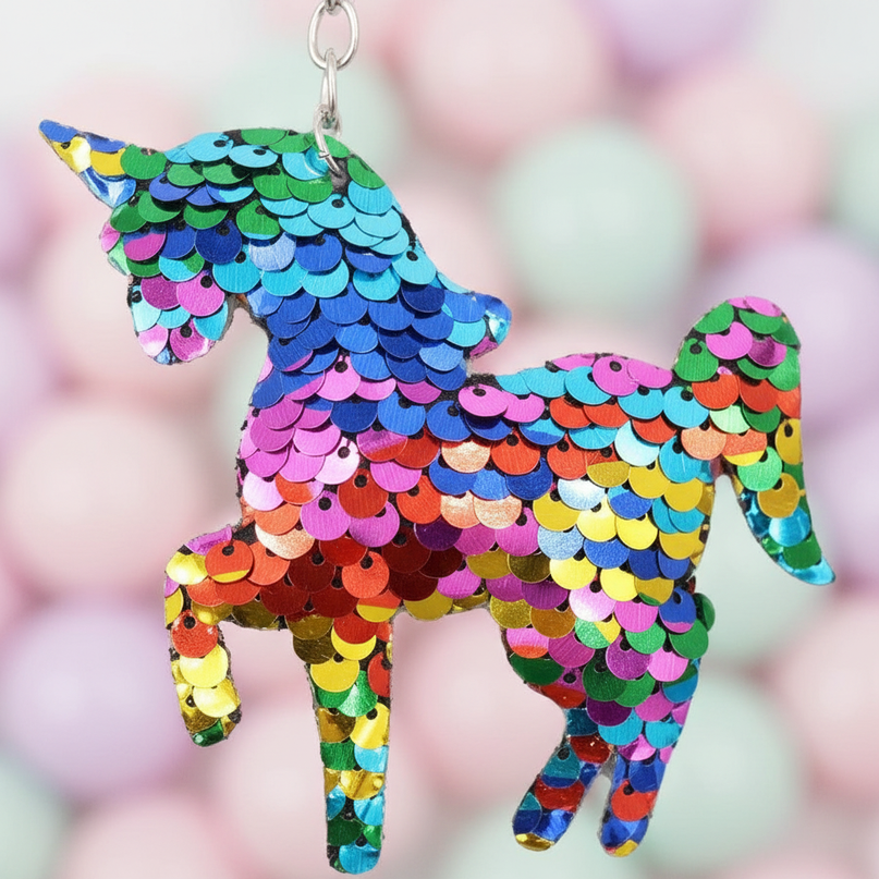 resin unicorn keychain - detail