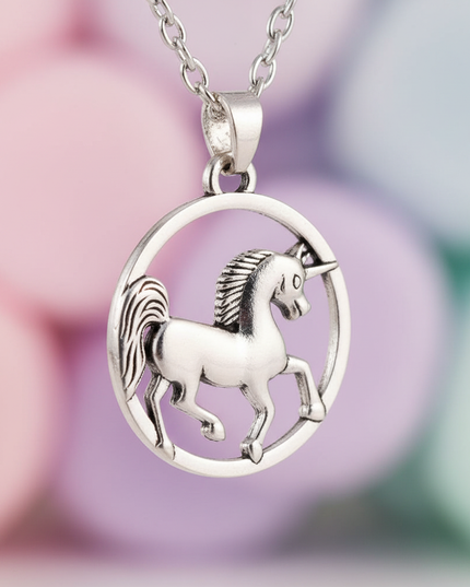 round unicorn necklace - detail