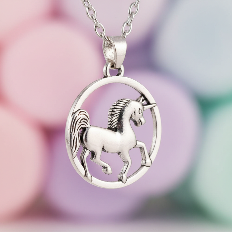 round unicorn necklace - detail