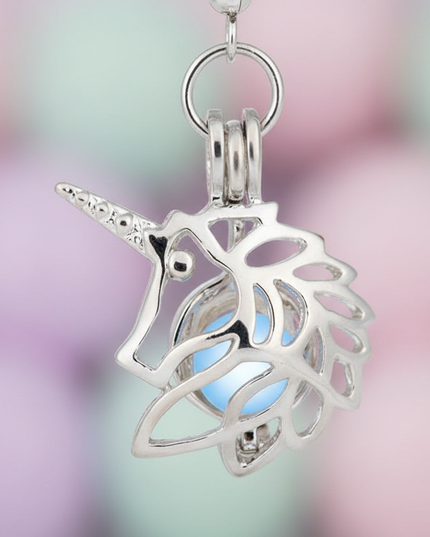 shiny unicorn earrings - detail