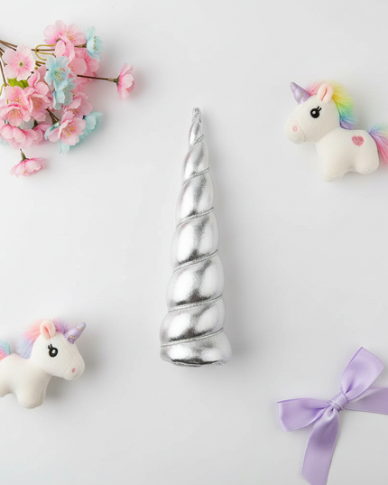 silver unicorn horn party pack - flat-lay