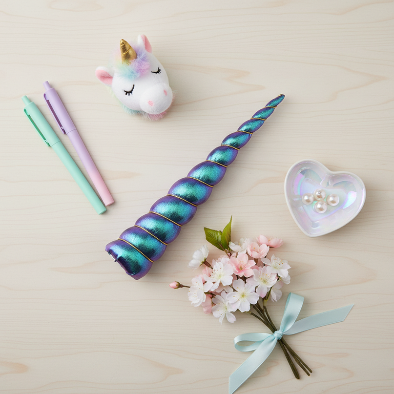 unicorn horn adults - flat-lay