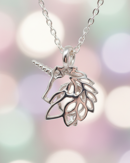 unicorn necklace with pearl - detail