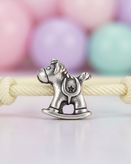 white unicorn bracelet - detail